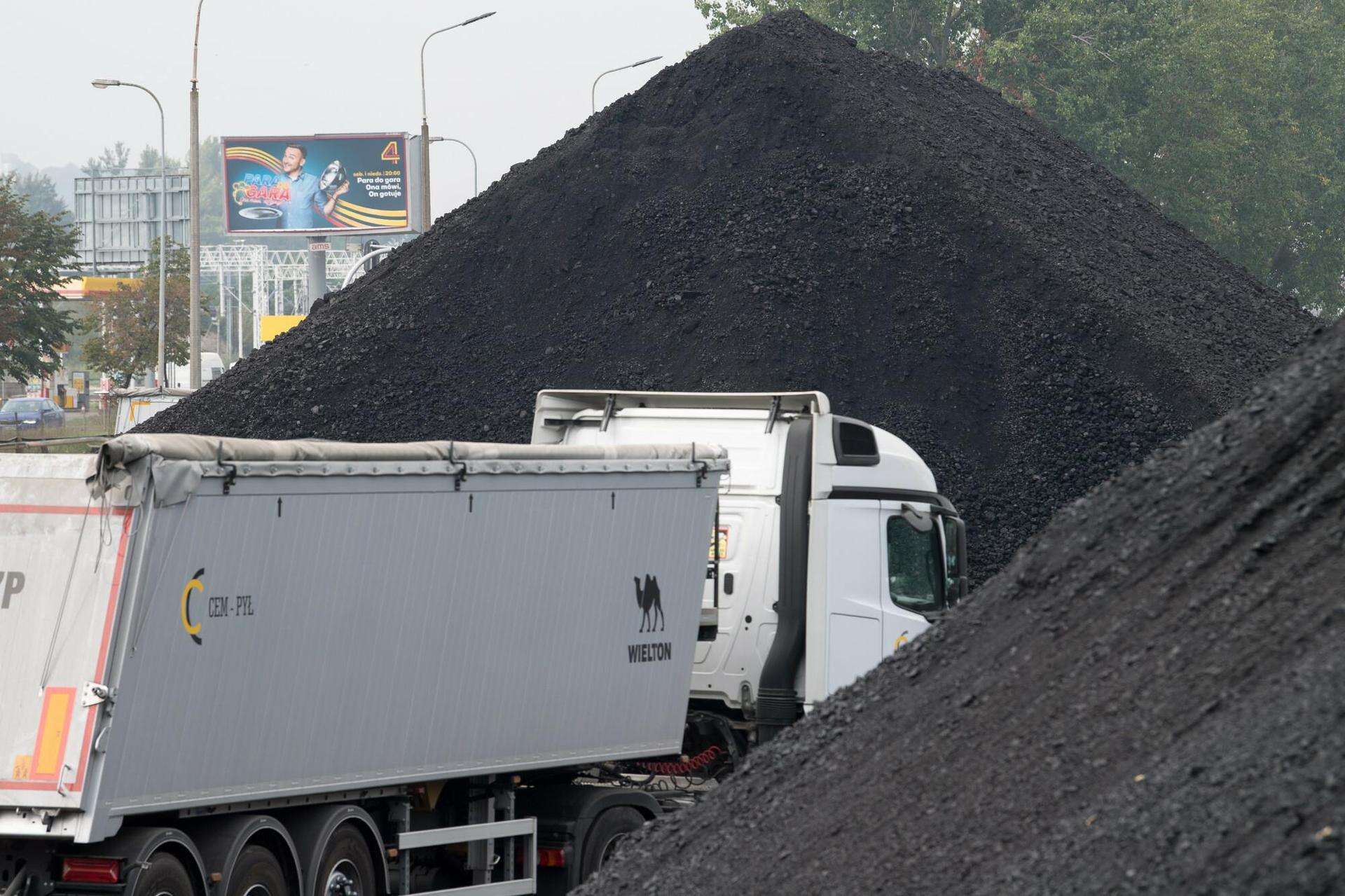 Węgiel W składach węgla brakuje ekogroszku. PGG się tłumaczy