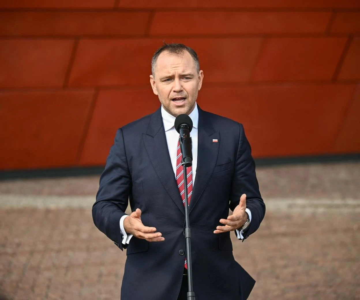 Wyniki zaskakują Gorący sondaż o Nawrockim. Jedni chwalą, drudzy krytykują, a reszta nie ma zdania