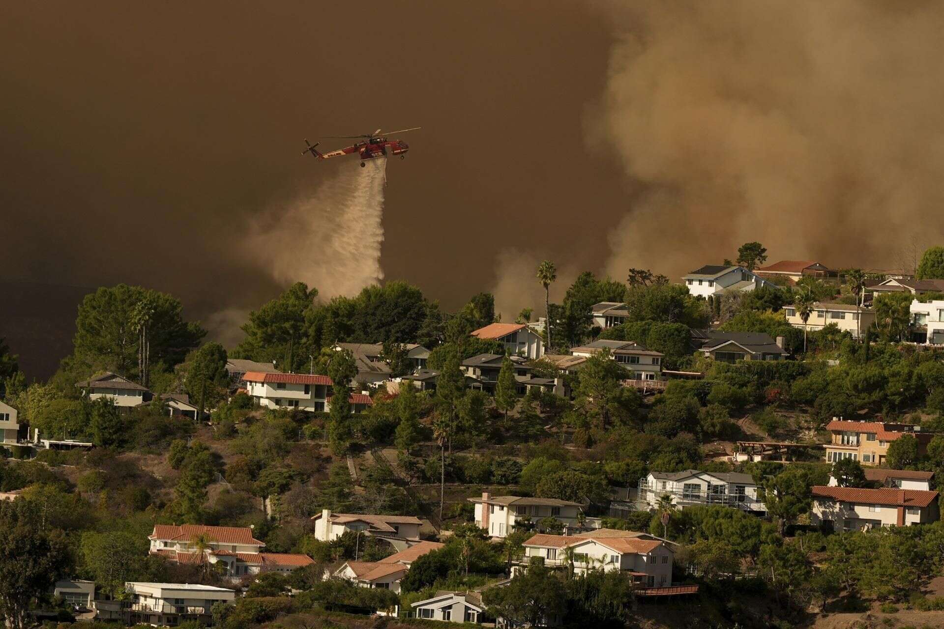 Jest bardzo źle Piekło nad Los Angeles. Samoloty gaśnicze nie będą mogły latać. Sytuacja krytyczna!