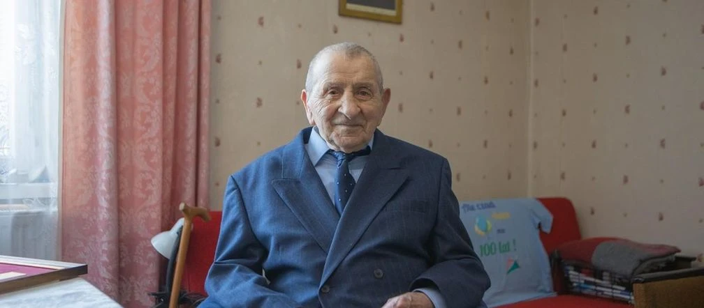 Najlepsze życzenia! Stuletni bohater z Torunia nagrodzony za niezłomność. Historia Antoniego Gołoda poru…