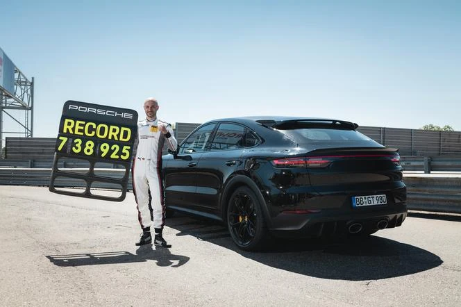 Porsche zdobyło Zielone Piekło! Nowa wersja modelu Cayenne przejmuje tytuł 