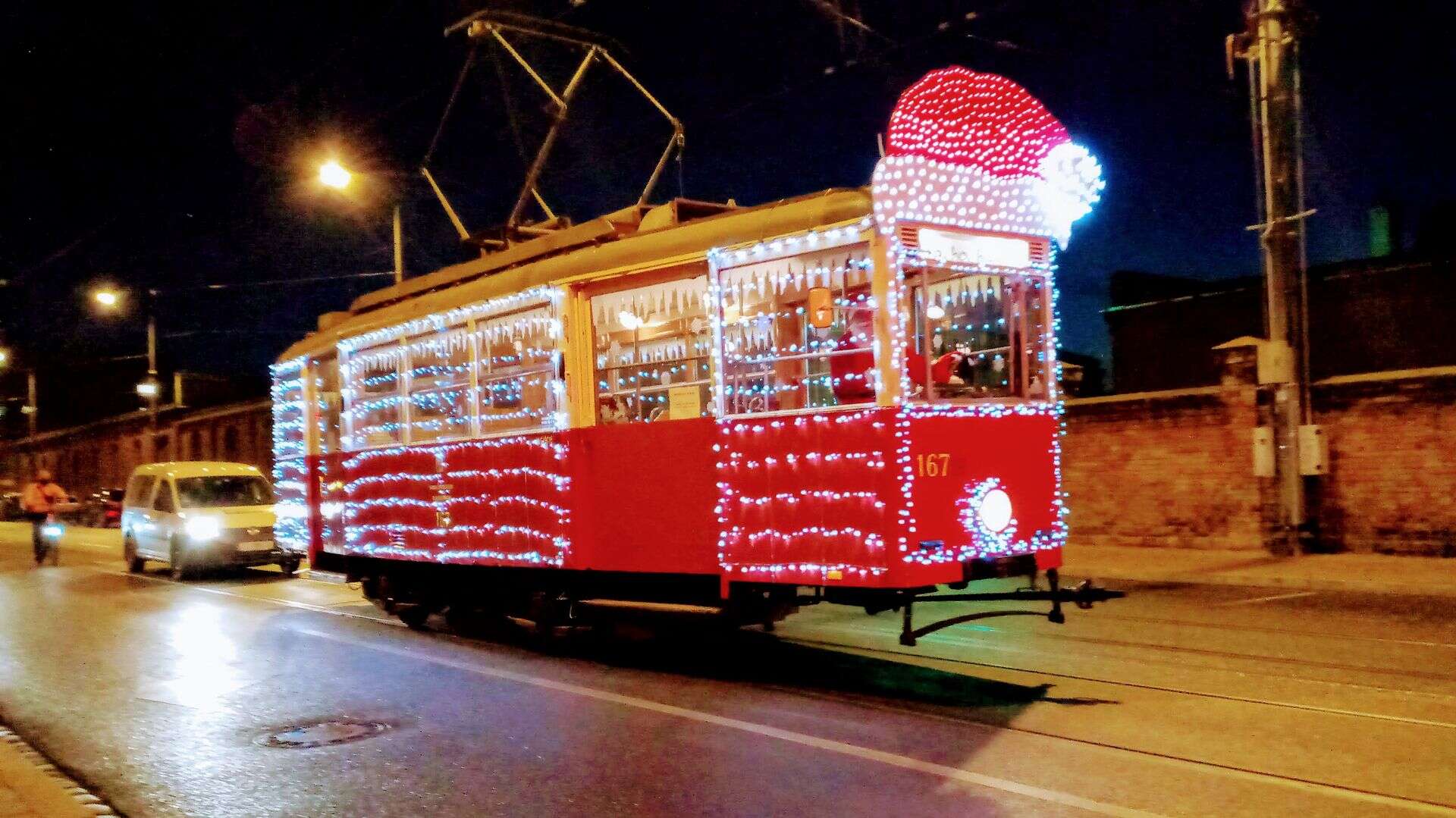 Święta coraz bliżej Przystrojone tramwaje wyjadą na ulice Szczecina. Przypomną o zbliżających się święta…