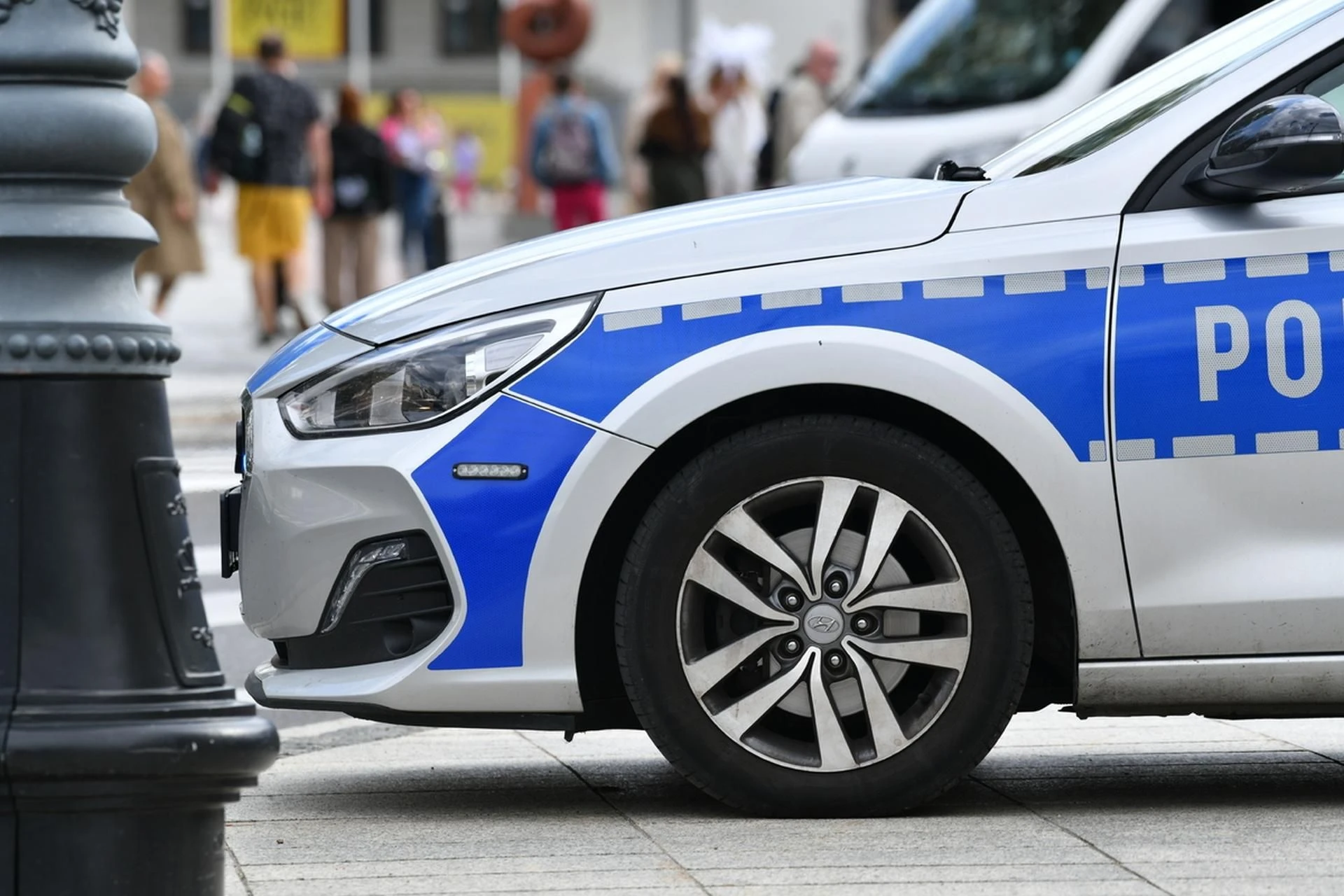 Akcja policji Paczka z czerwoną diodą. Na miejscu policja i pirotechnicy