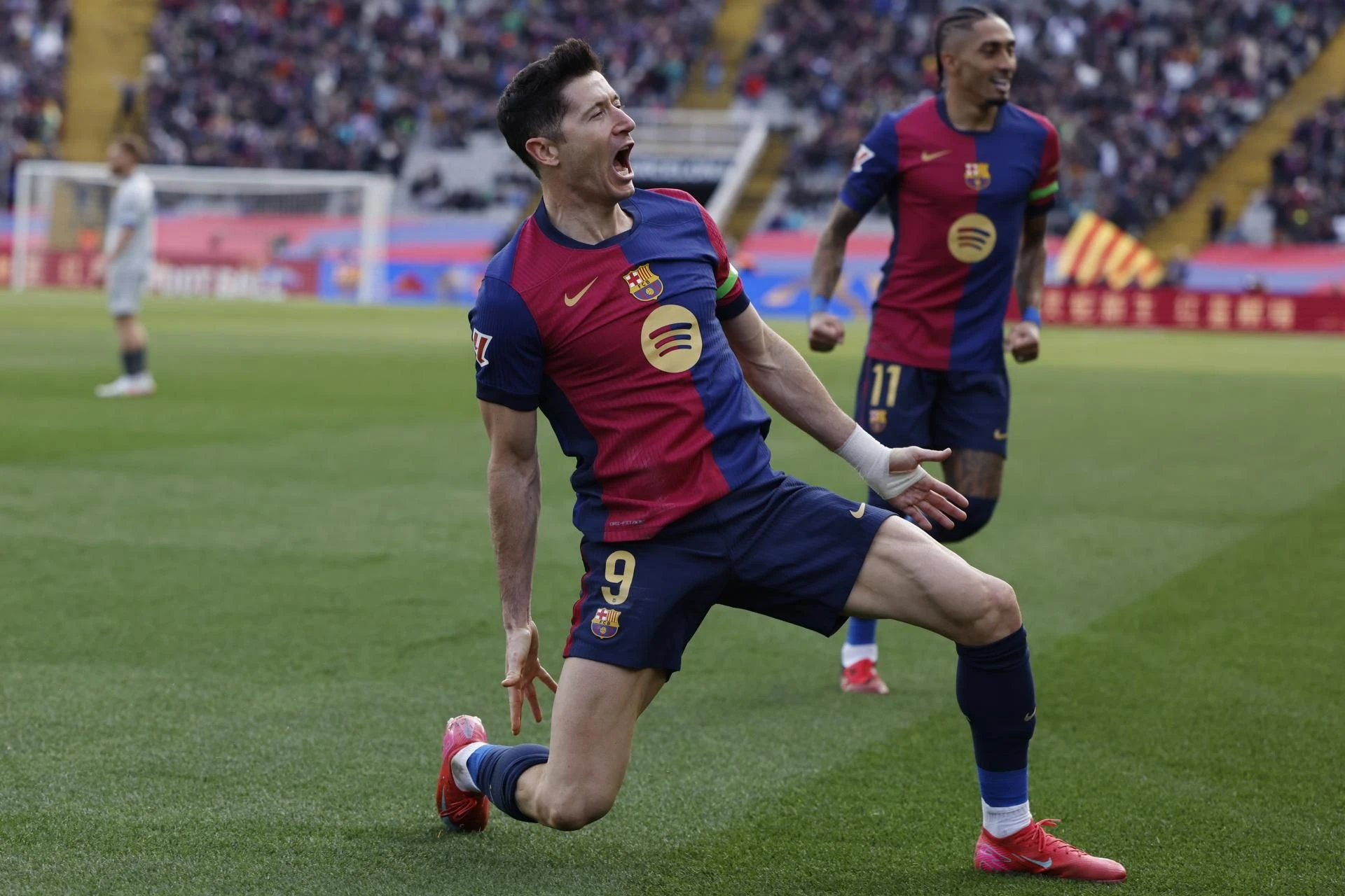 Liczby nie kłamią Ciarki przechodzą, co wyprawia prawie 37-letni Robert Lewandowski w Barcelonie! Aż t…
