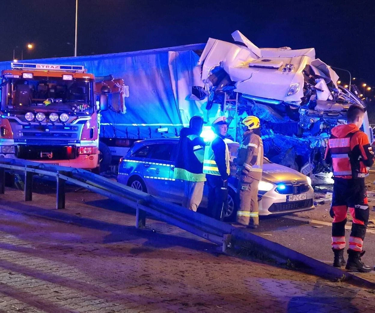 NOWE INFORMACJE Katastrofa autokaru w Warszawie. S2 zablokowana! Co się stało i jak długo potrwają u…