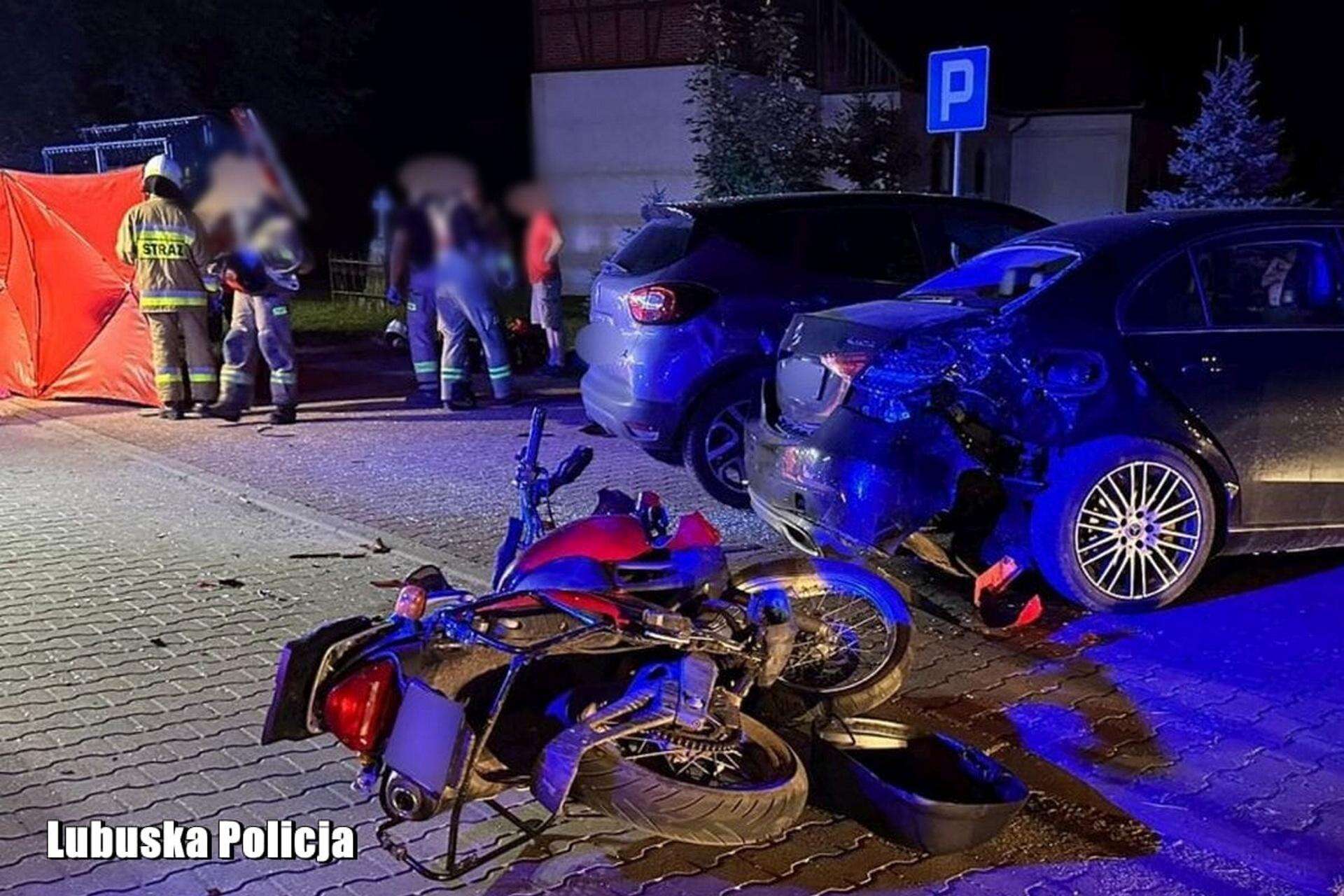 Śmiertelny wypadek Bracia zginęli po uderzeniu w zaparkowane auto! 33- i 34-latek zapomnieli o tym? Pol…