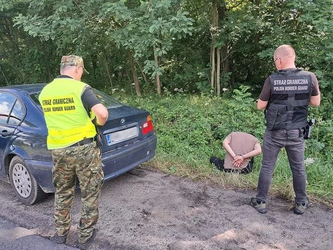 Pogranicznicy w akcji Polak próbował przemycić cudzoziemca przez polsko-niemiecką granicę. 