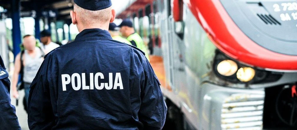 wszyscy zdębieli Chwile grozy w pociągu! 51-latek wyciągnął 
