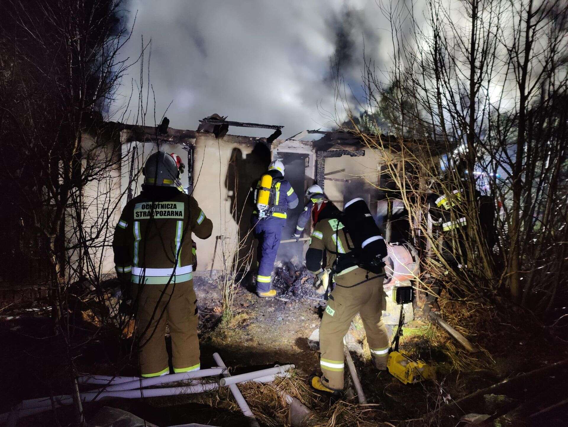 Koszmar! Zwęglone zwłoki w kurniku. Tragiczny finał pożaru