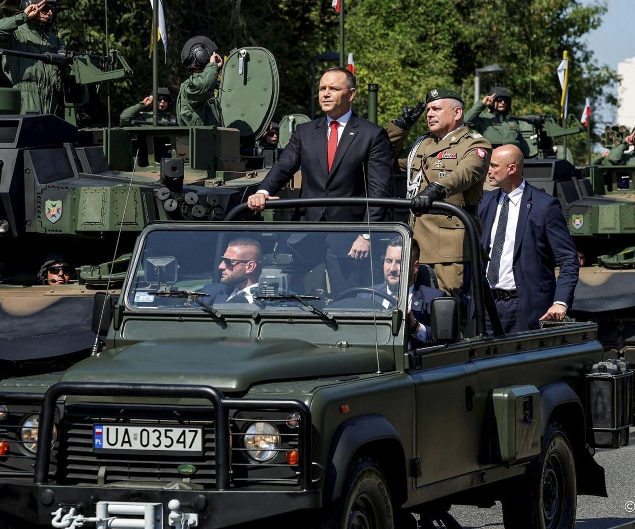 Parada i polityka Największa defilada w historii naszego kraju. Nawrocki żąda od Tuska deklaracji bezpieczeństwa i armii liczącej pół miliona żołnierzy
