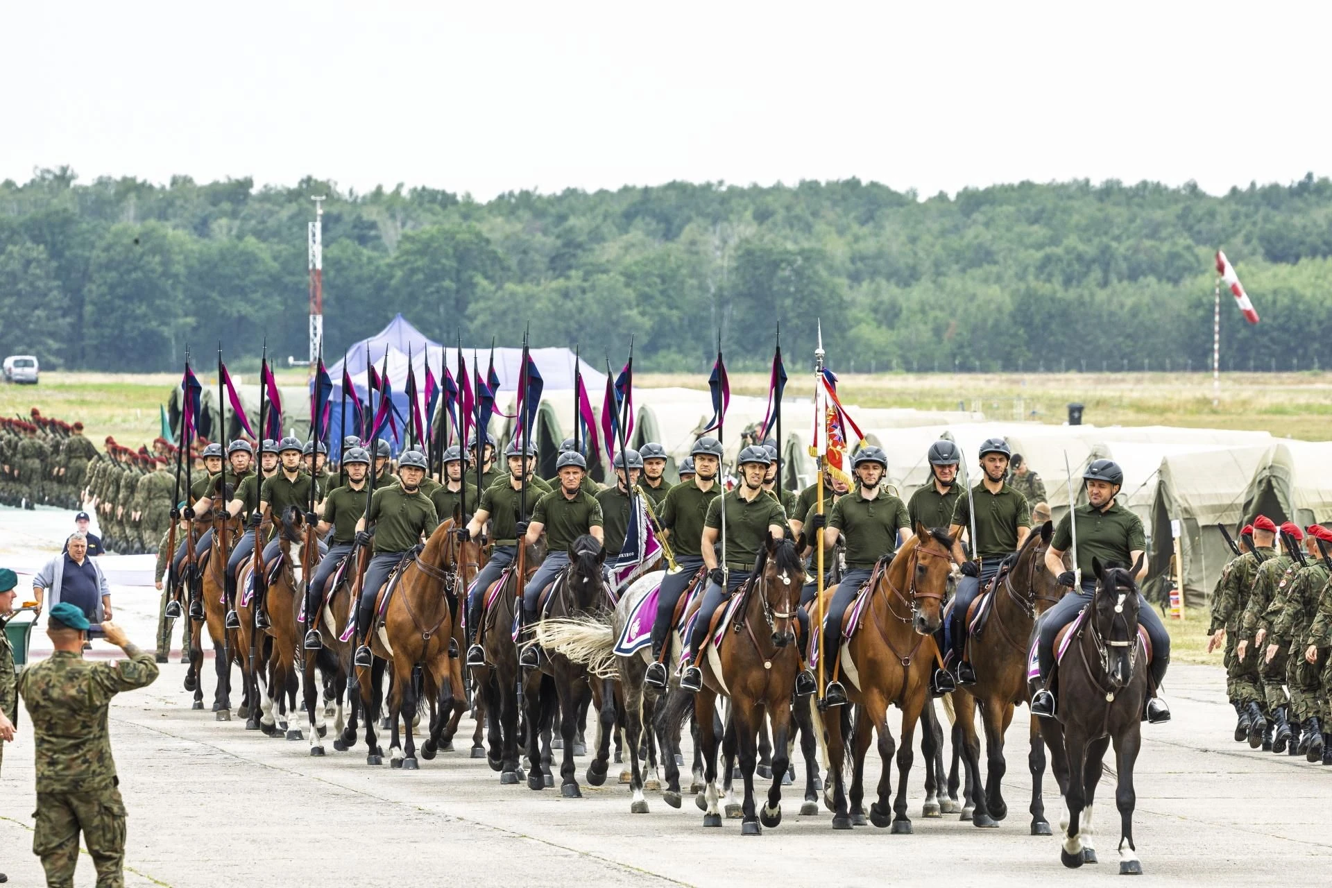 Uwaga! Próby już trwają! Defilada wojskowa w Warszawie 2025. W niedzielę próba generalna sparaliżuje stolicę!