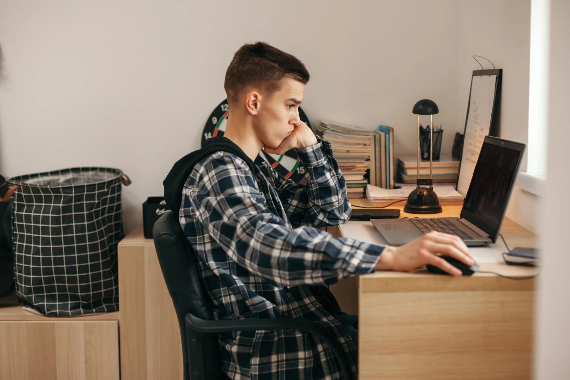 Wyniki raportu NASK „Nastolatki” Rodzicu, czy wiesz, co twoje dziecko robi w sieci? Najnowszy raport NASK „Nastolatki” ukazuje niepokojącą skalę cyberprzemocy