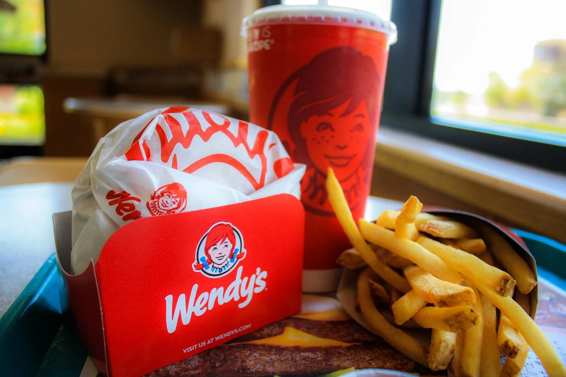 Rynek gastronomiczny Wendy's w Polsce! Moda na kwadratowe burgery