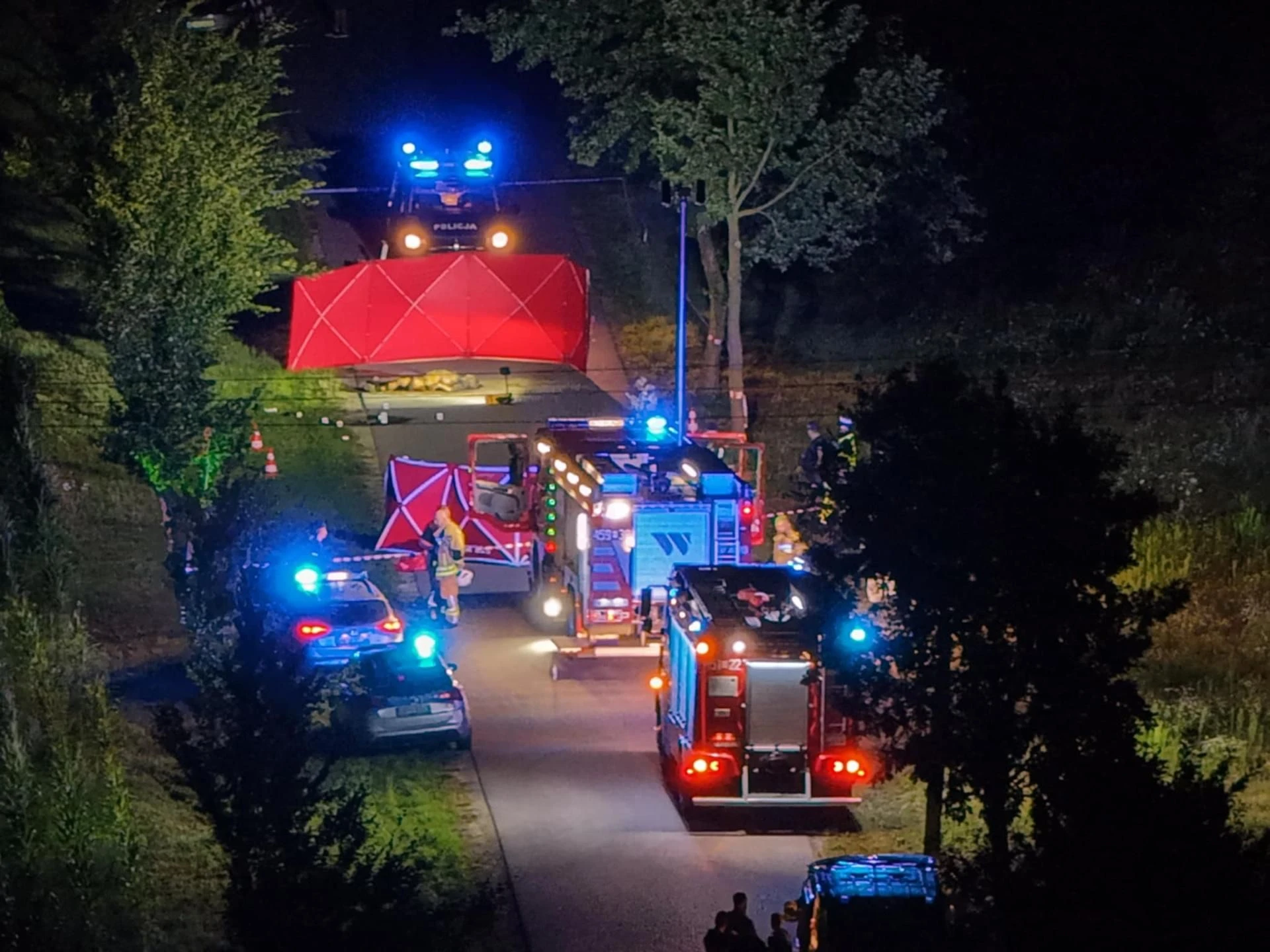 Wstrząsające! Płonące zwłoki na drodze, zatrzymany 60-latek