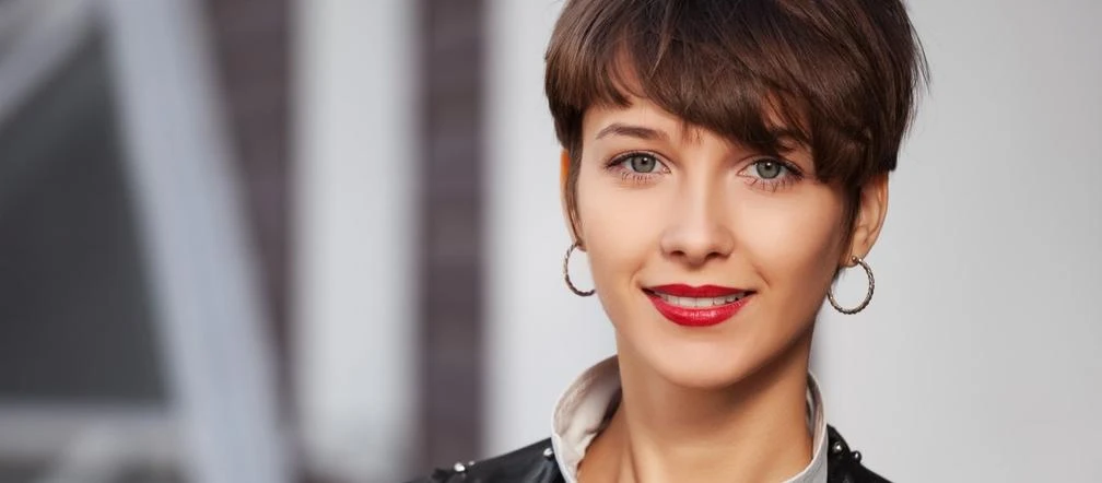 Te fryzury to najgorsze rozwiązanie dla kobiet po 40-tce. Włosy krótkie i długie. ...
