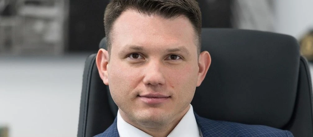Puściły mu nerwy Mentzen się wściekł! Wulgarnie ubliża Hołowni i to publicznie! 
