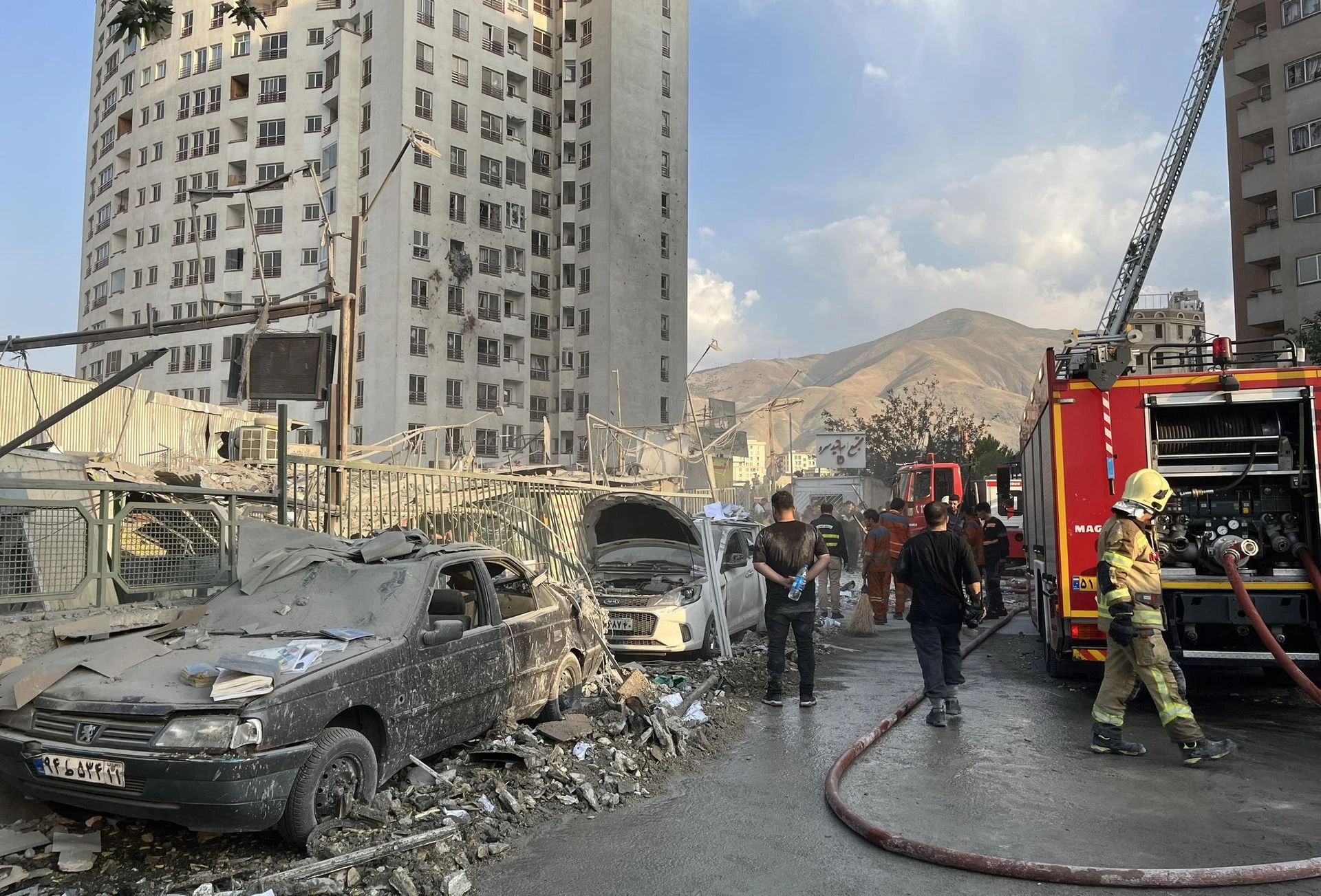 Konflikt na Bliskim Wschodzie Atak dronów na Iran! Izrael uderzył na polach gazowych. Potężny wybuch i pożar