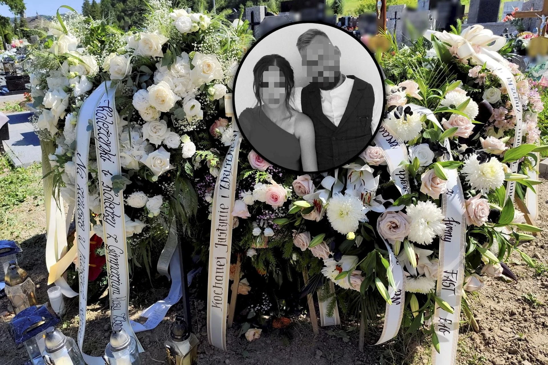 łzy same cisną sie do oczu Grób Justyny i Zbigniewa utonął w białych kwiatach. Napisy na zniczach złamały każde…