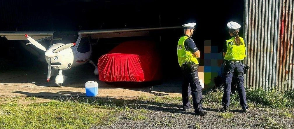 Nietypowa interwencja Drogówka zatrzymała pilota samolotu! Wylądował, a później dziwnie się zachowywał