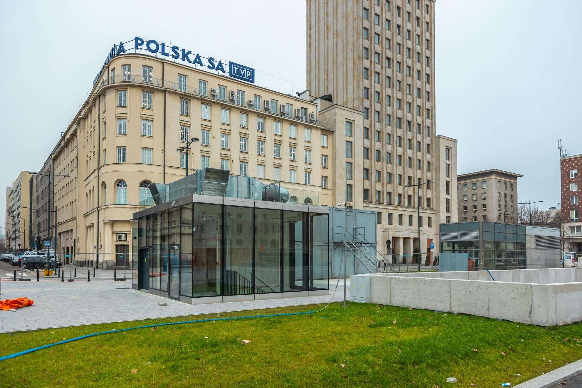 PODZIEMNY GARAŻ Nowy, gigantyczny parking podziemny w centrum Warszawy. Znamy datę otwarcia i ceny