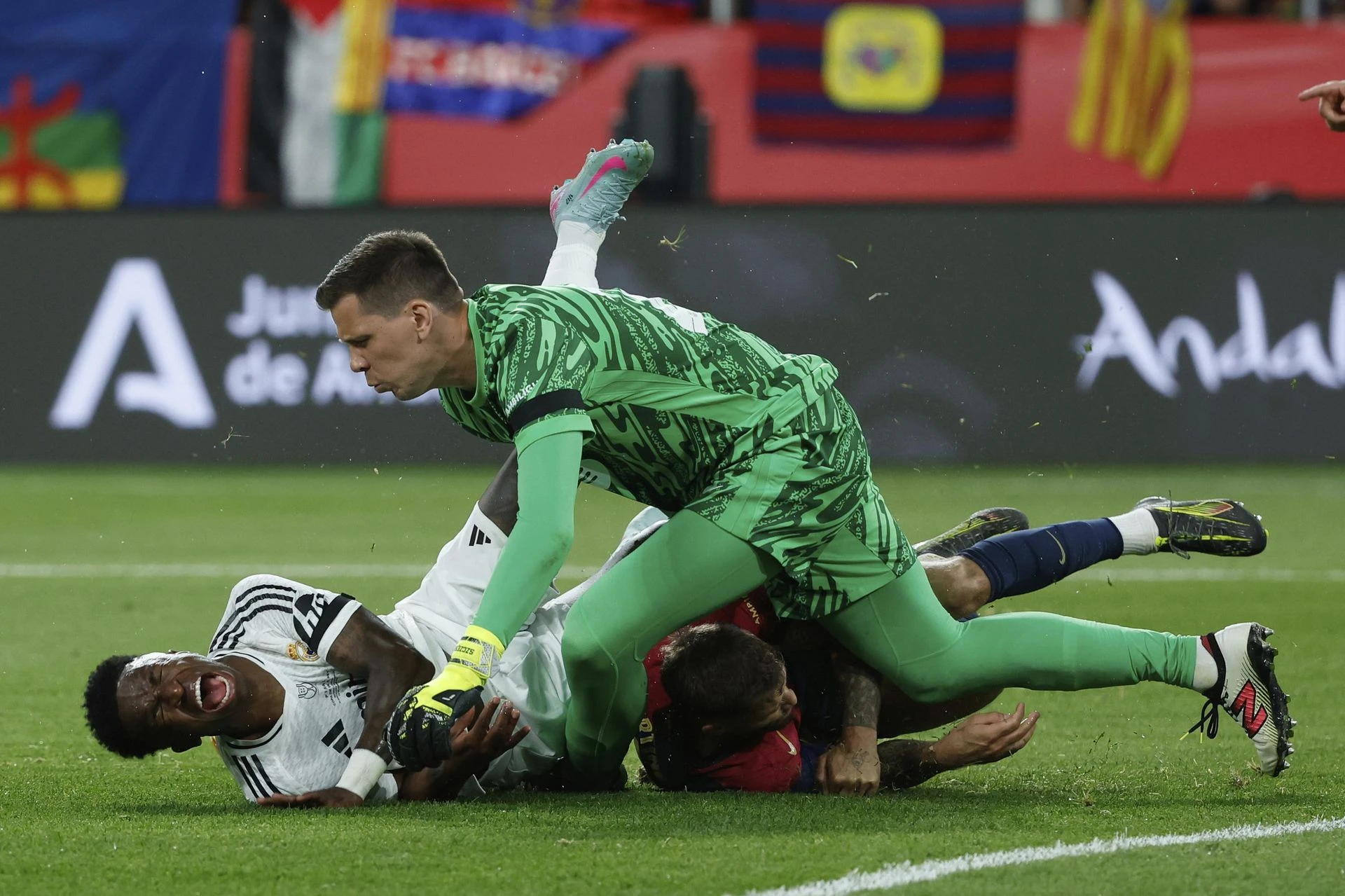 Wielki rewanż w półfinale LM Inter - FC Barcelona: Relacja na żywo. Czy Lewandowski i Szczęsny awansują do finału…