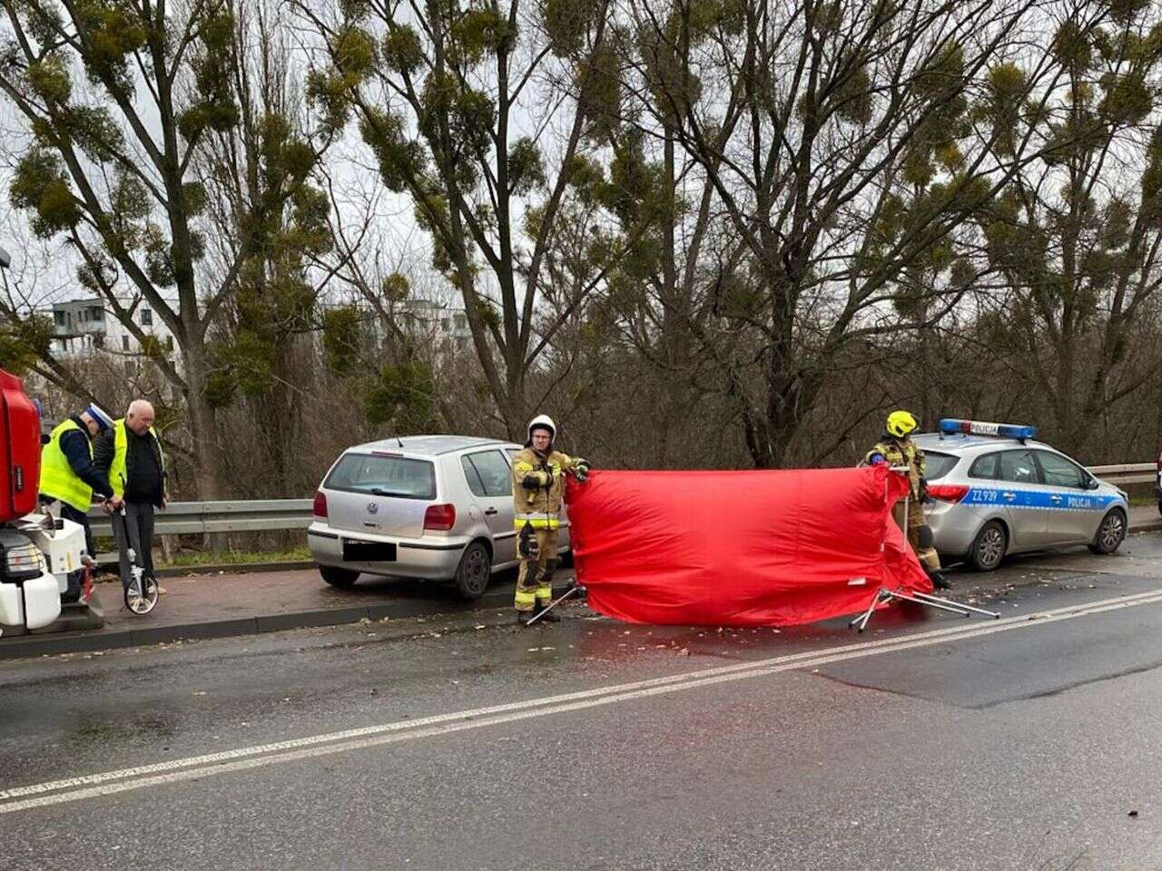 NA DROGACH Seria wypadków pod Warszawą. Oni już nie spędzą świąt z rodziną, Tak źle dawno nie b…