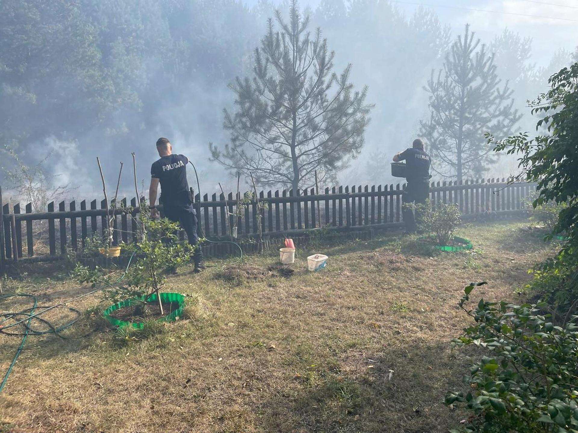 Sucho w lasach Ogień rozprzestrzeniał się błyskawicznie. Zbliżał się do domów