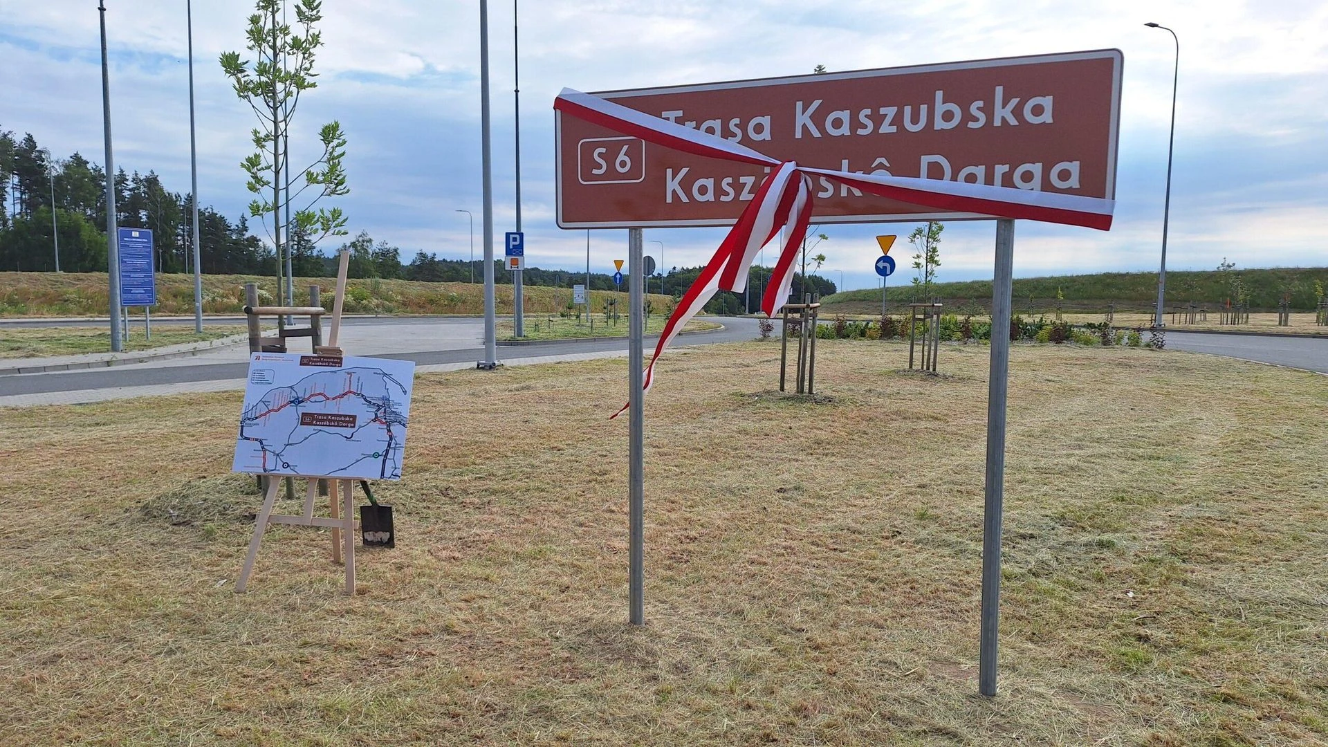 wiadomości Kaszëbskô Darga łączy Pomorze. Tablice na drodze S6 odsłonięte