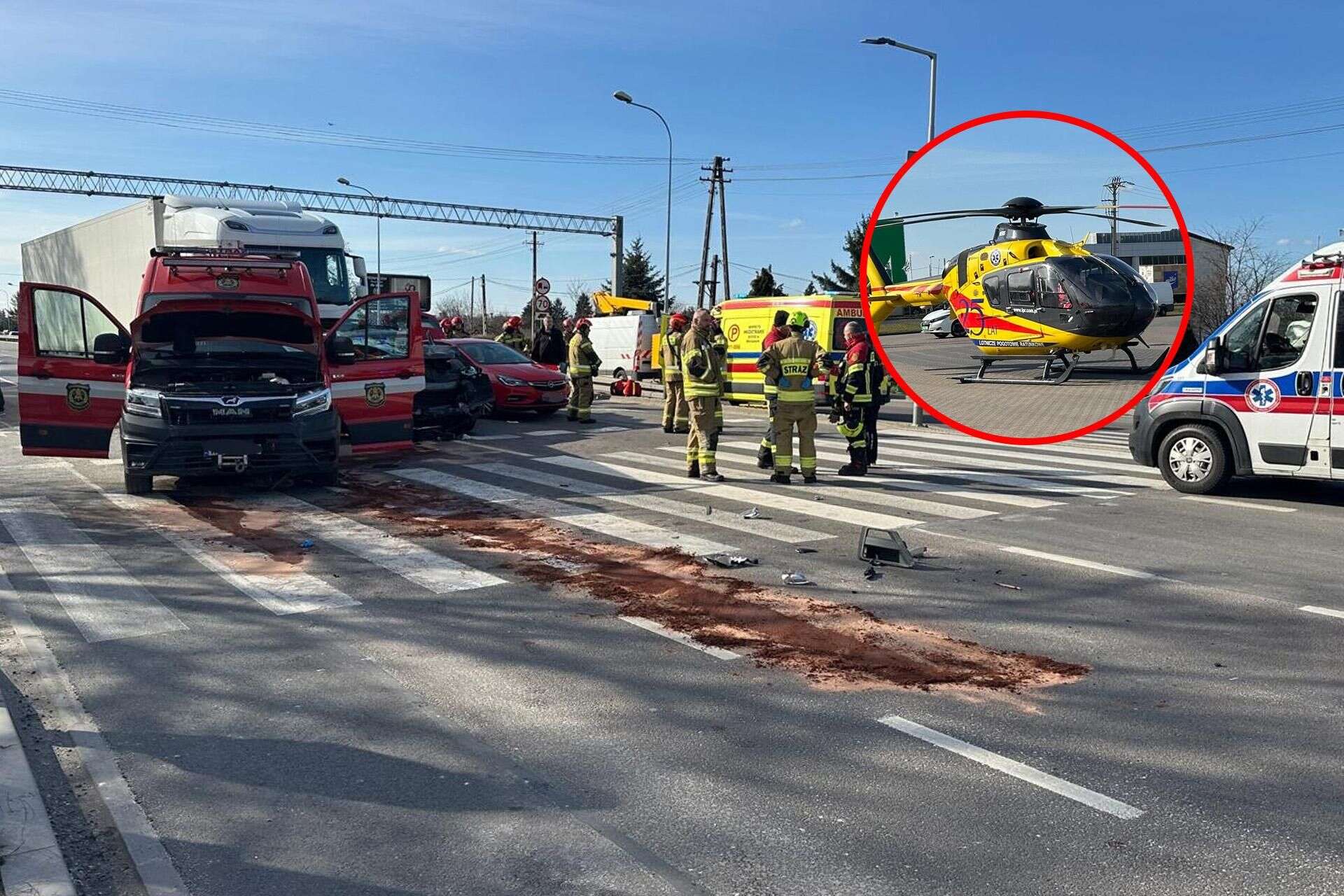 KOSZMAR Ciężarówka zmiażdżyła cztery pojazdy. Sześć osób rannych, w tym dzieci