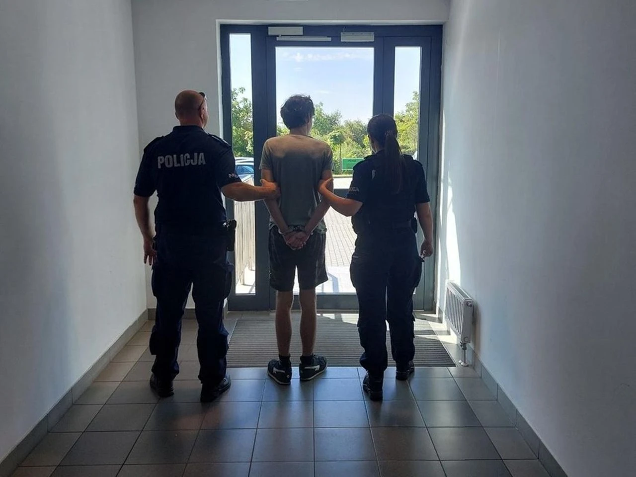 Koszmarne sceny! Atak nożownika. Nastolatek dźgnął 31-latka!