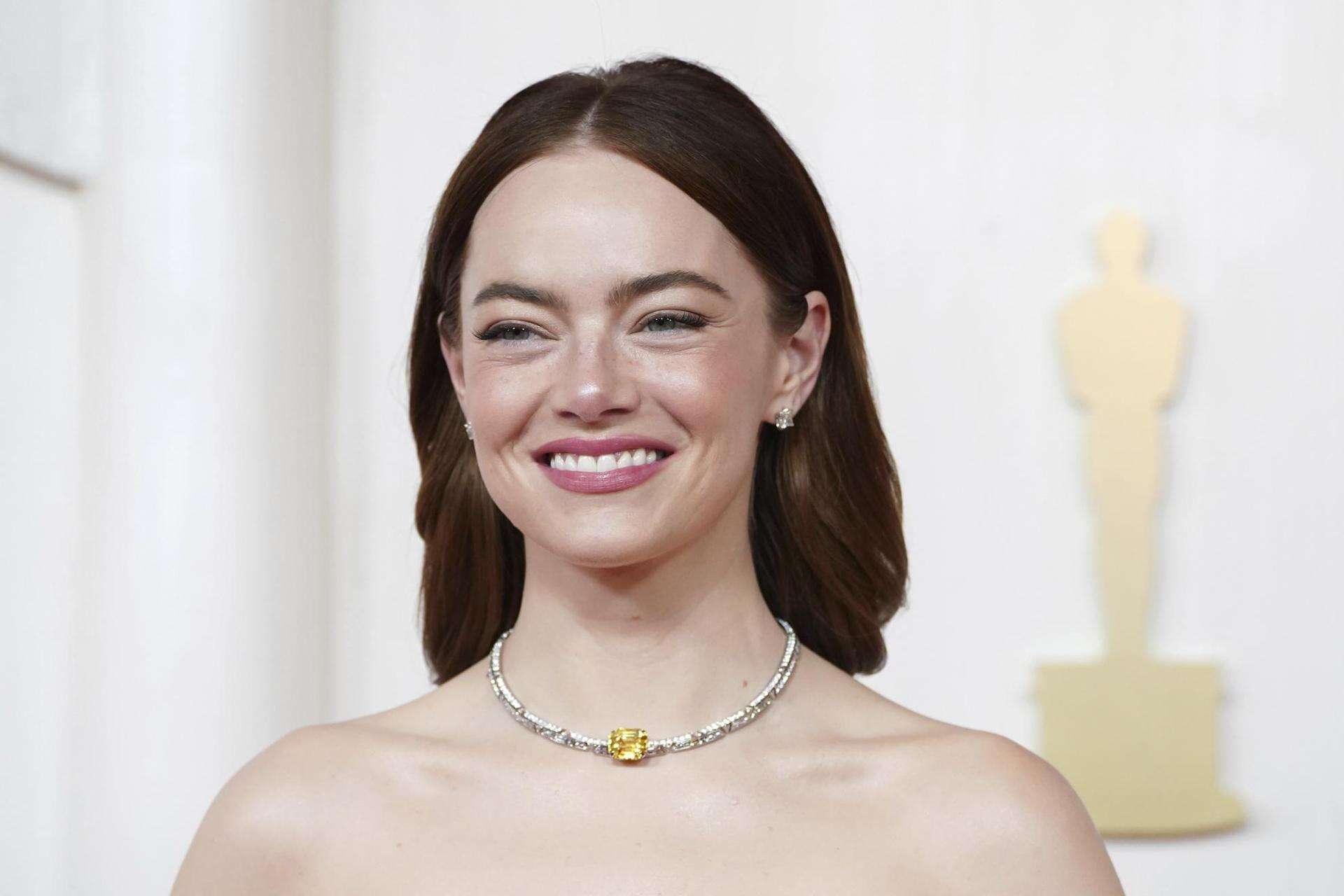 Ten moment zapamięta na zawsze Emma Stone weszła na scenę z pękniętą sukienką! Wielka wpadka laueratki Oscara! 