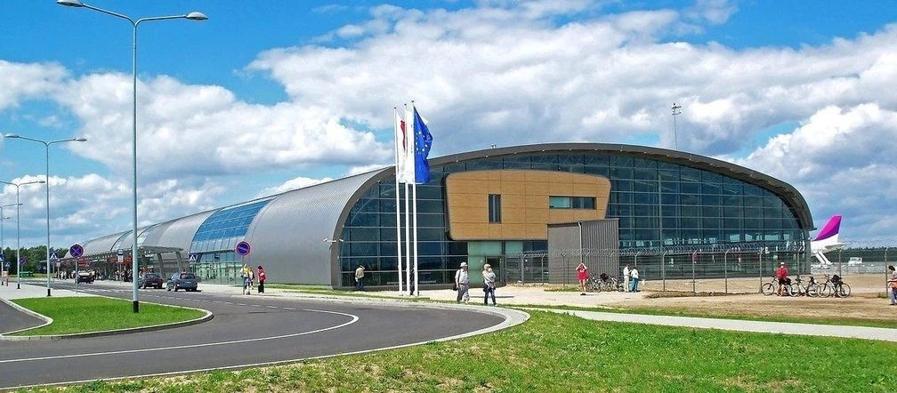 WAŻNA DECYZJA Koniec przesiadek! Pociągiem dojedziesz prosto na lotnisko w Modlinie! Jest decyzja