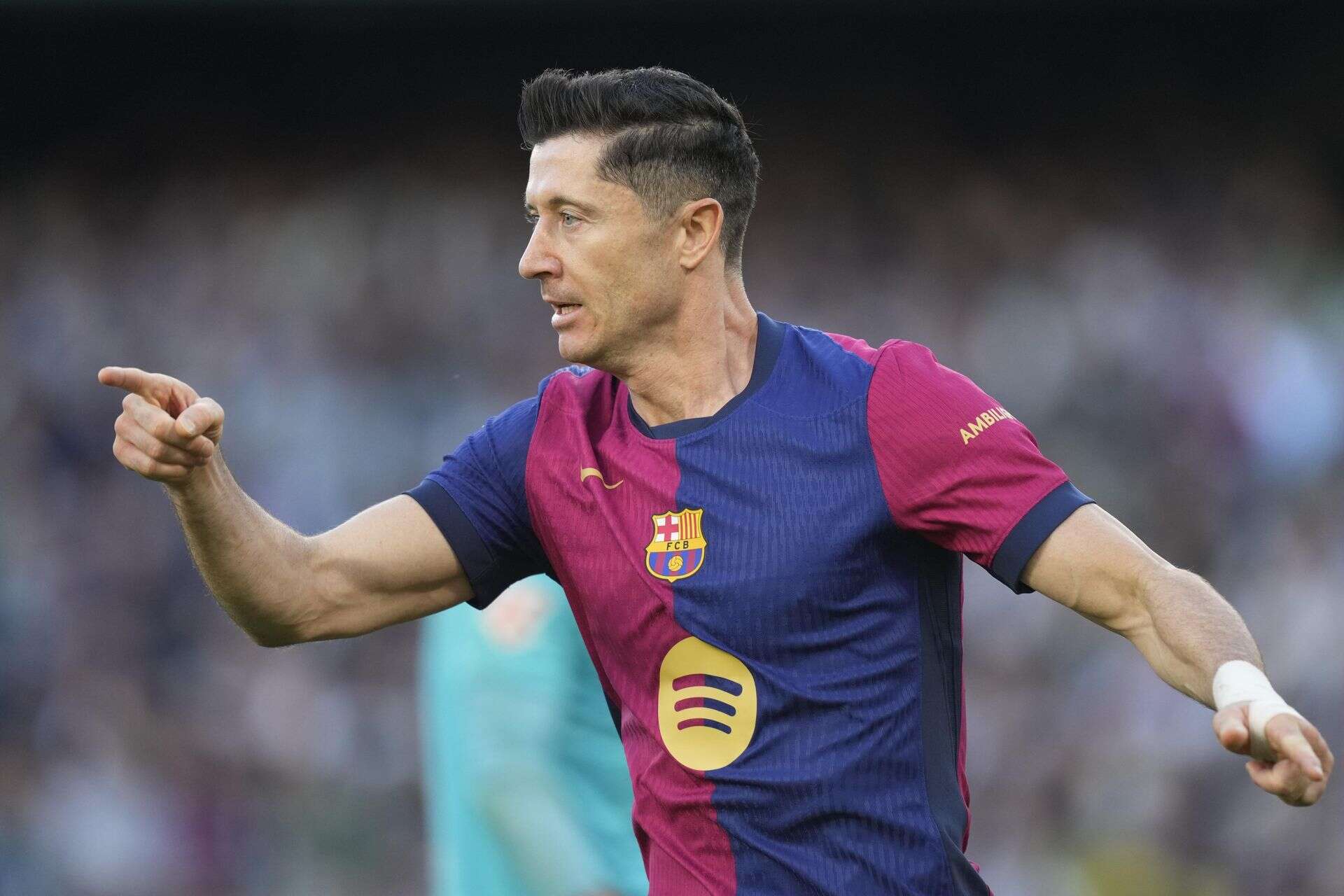 Grają w Hiszpanii FC Barcelona - Osasuna RELACJA NA ŻYWO: Lewandowski i Szczęsny grają w La Liga!