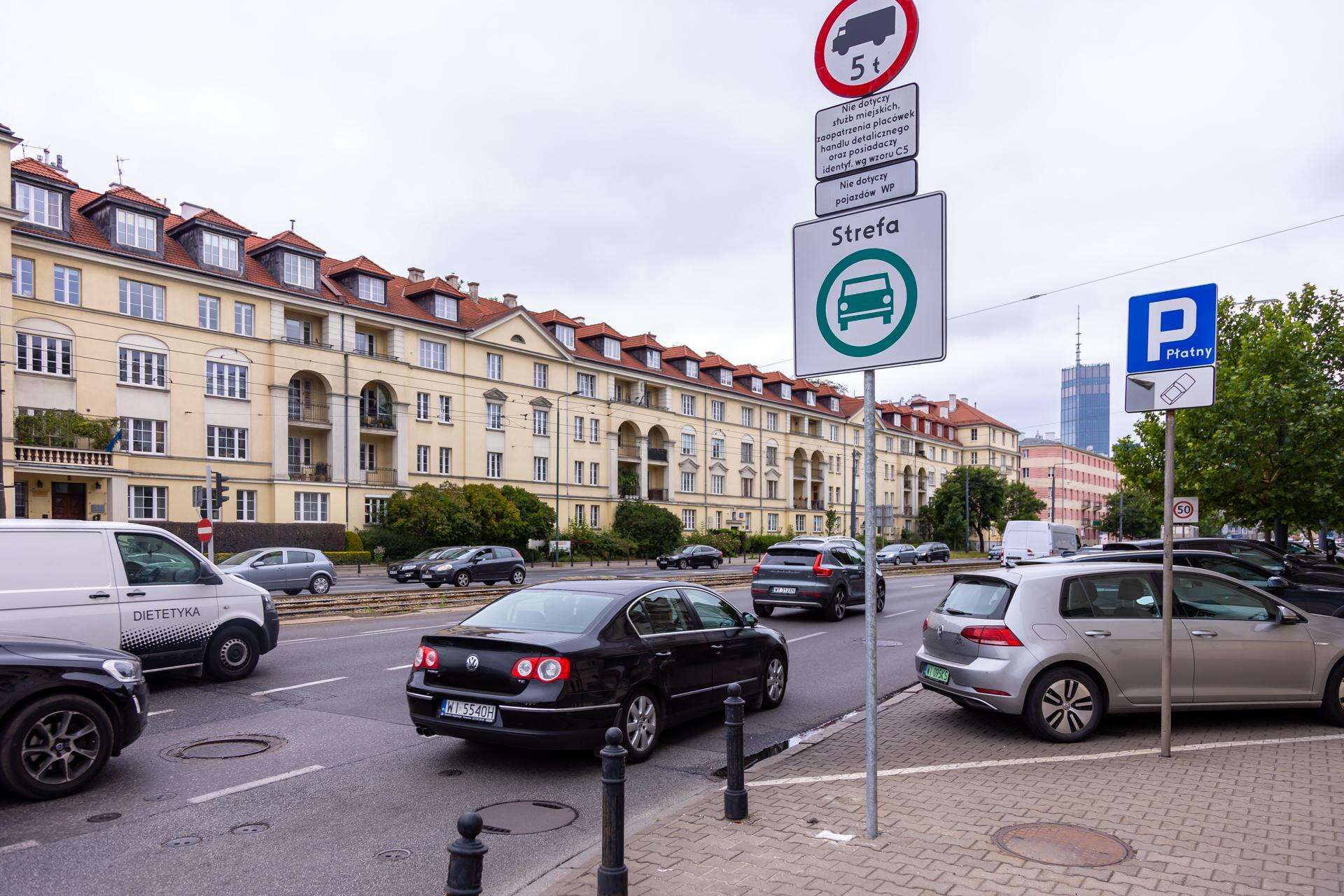 ZNAMY STATYSTYKI Są pierwsze ofiary Strefy Czystego Transportu w Warszawie. „Świecili się na czerwono”