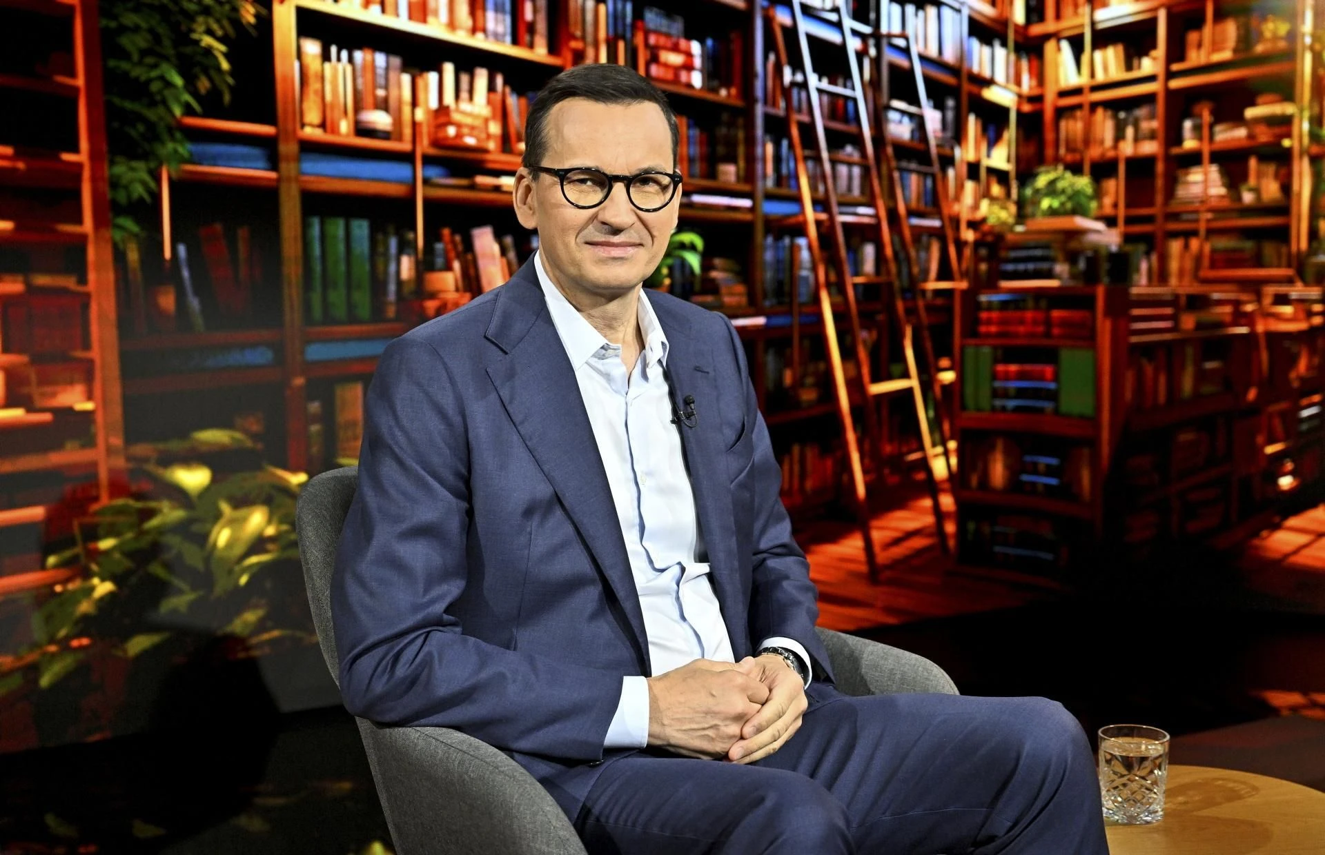 TYLKO U NAS Mateusz Morawiecki ostrzega: Zabraknie pieniędzy na szpitale. Grozi nam ich prywaty…
