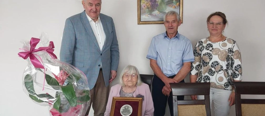 Najlepsze życzenia! Przeżyła piekło wojny, a teraz cieszy się każdym dniem! Wyjątkowy jubileusz pani Ire…