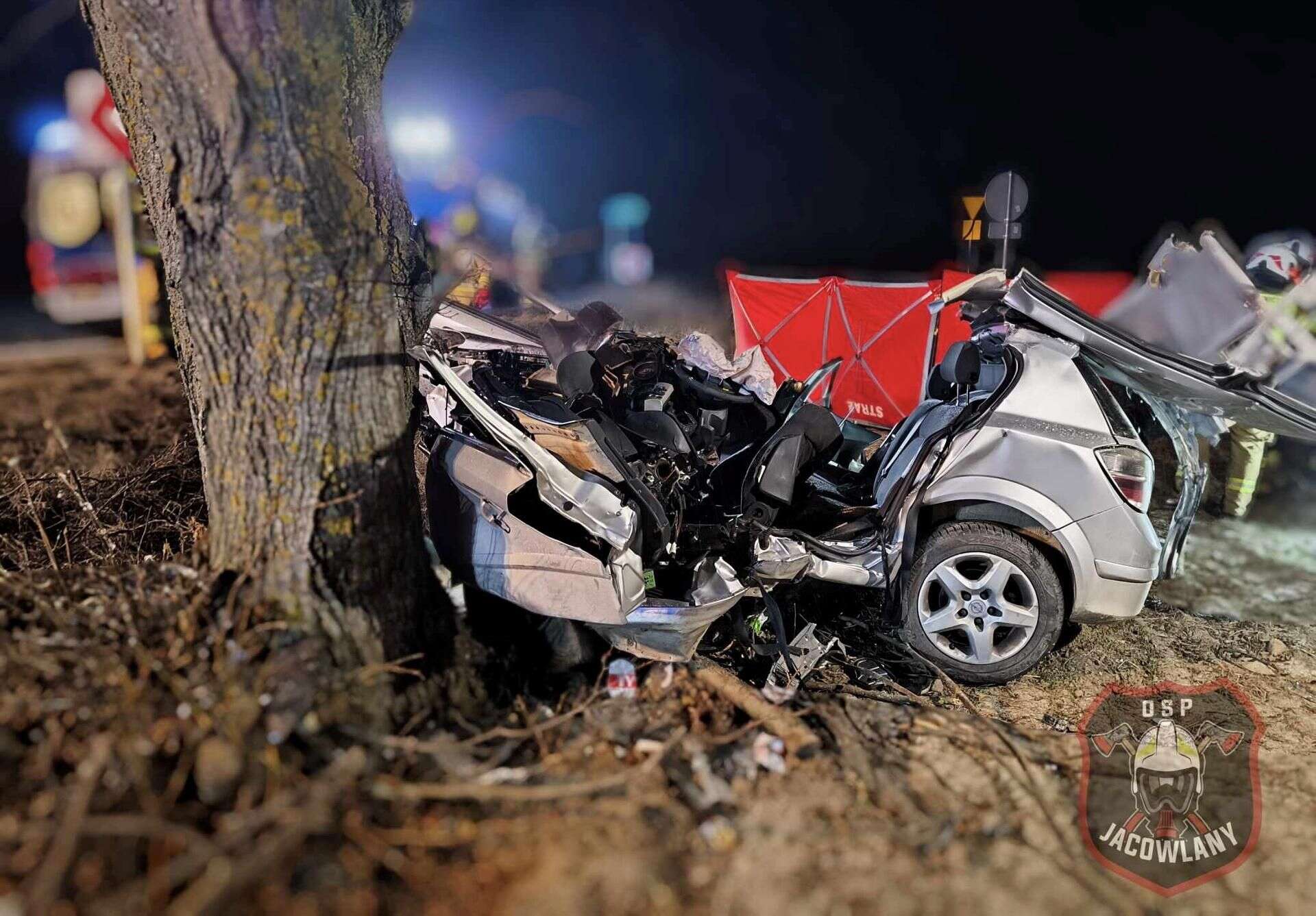 Kierujący stracił panowanie nad autem Tragiczny wypadek na Podlasiu. Zginęło trzech nastolatków, a 18-latek trafił do szpi…