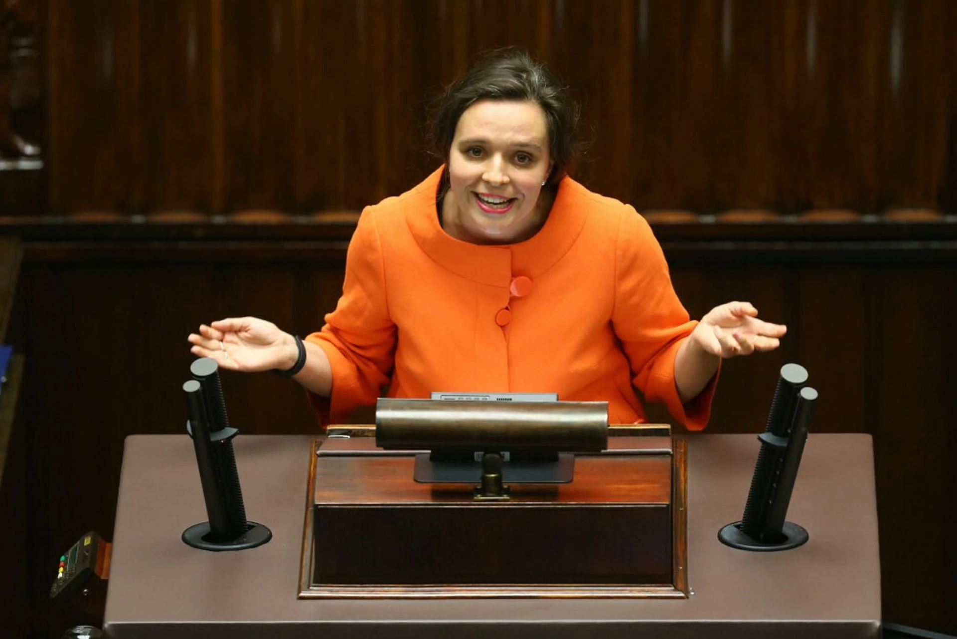 „Dziś historia przyspiesza” Jachira grzmi z Sejmu. Posłanka kontra Nawrocki i „ciemne siły”