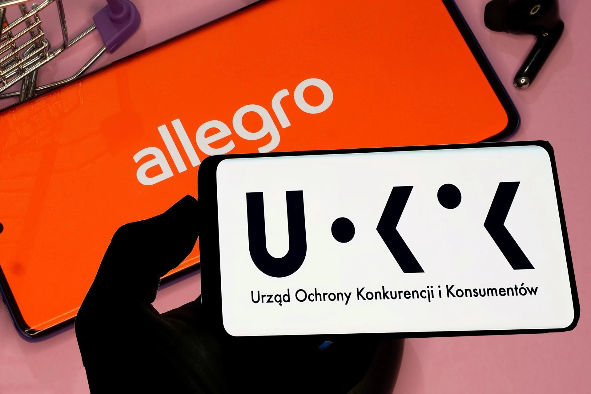 Handel Allegro Delivery vs. paczkomaty InPost: UOKiK w akcji!