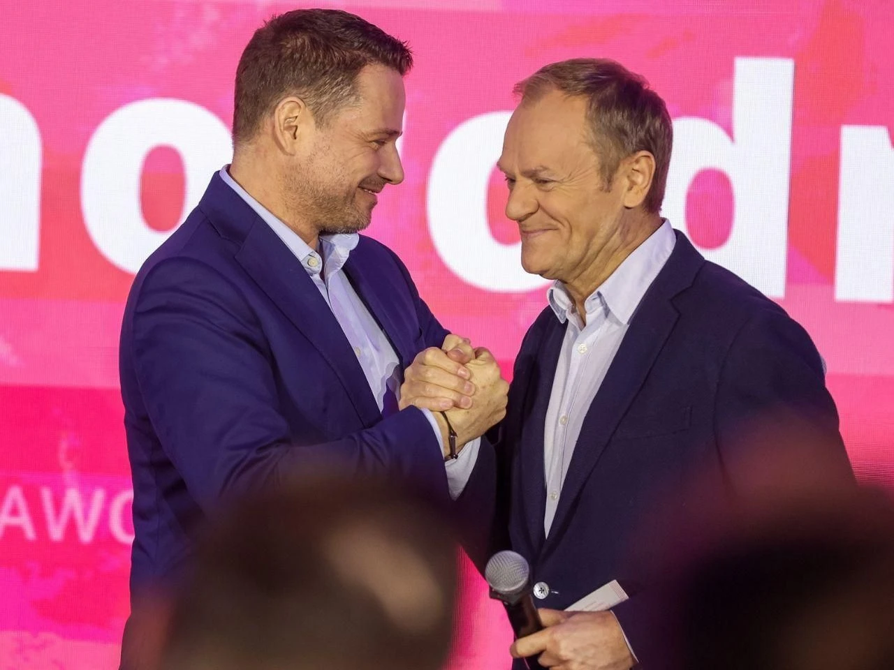 Zaskakująca teoria Donald Tusk jednak pomógł Rafałowi Trzaskowskiemu? 