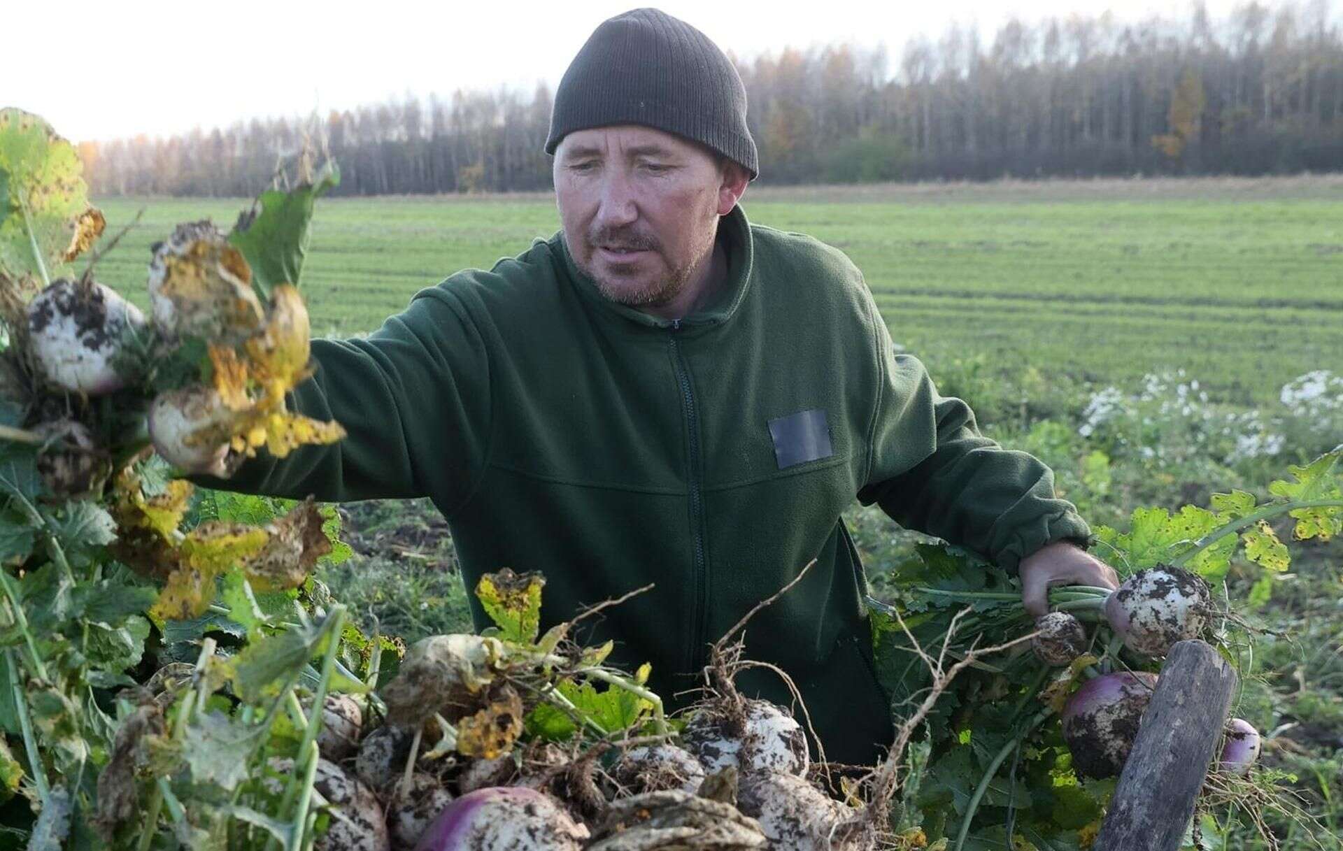 Rolnik z Podlasia Rolnicy. Podlasie. Andrzej z Plutycz świętuje urodziny. Tak zmieniał się on i jego g…