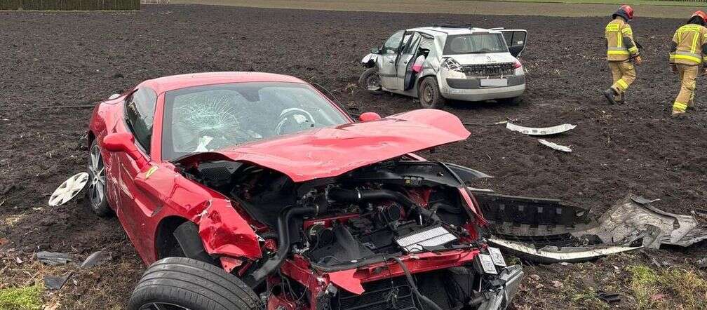 Zdjęcia z wypadku Piękne Ferrari rozbite. Wszystkiemu winien 19-latek