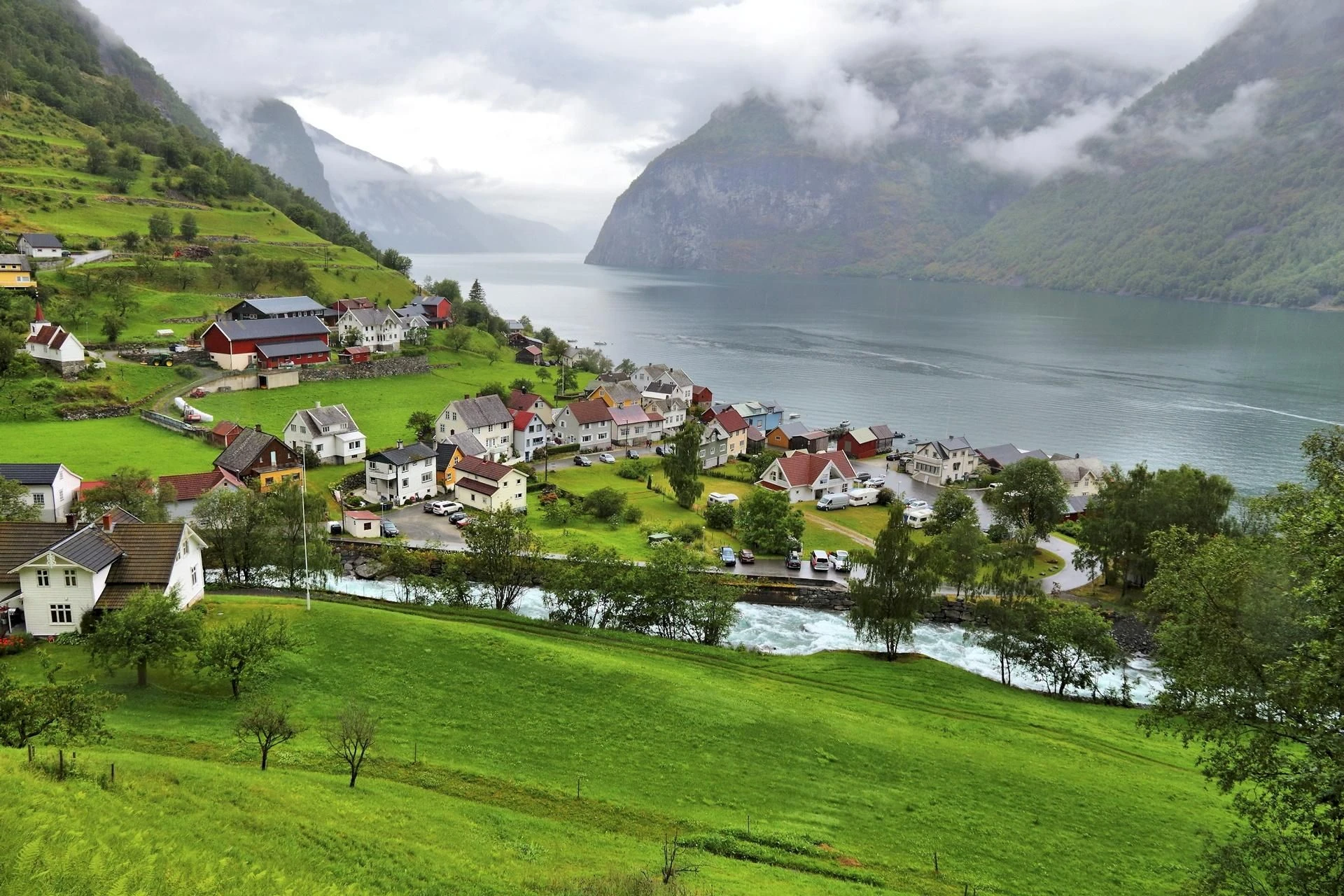 Skusiłbyś się? Ta wieś oferuje mieszkanie za darmo przez rok! Jaki jest haczyk?