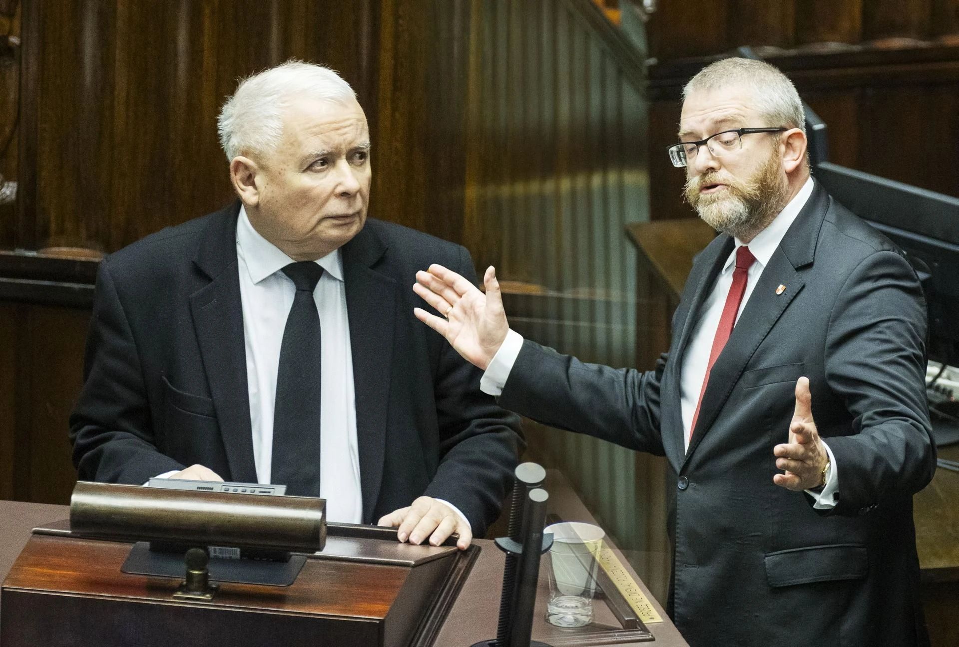 komu ufają Polacy? Nowy sondaż! Kaczyński się zmartwi! Wygrywa tylko z Braunem! Dramatyczny wynik Hołowni