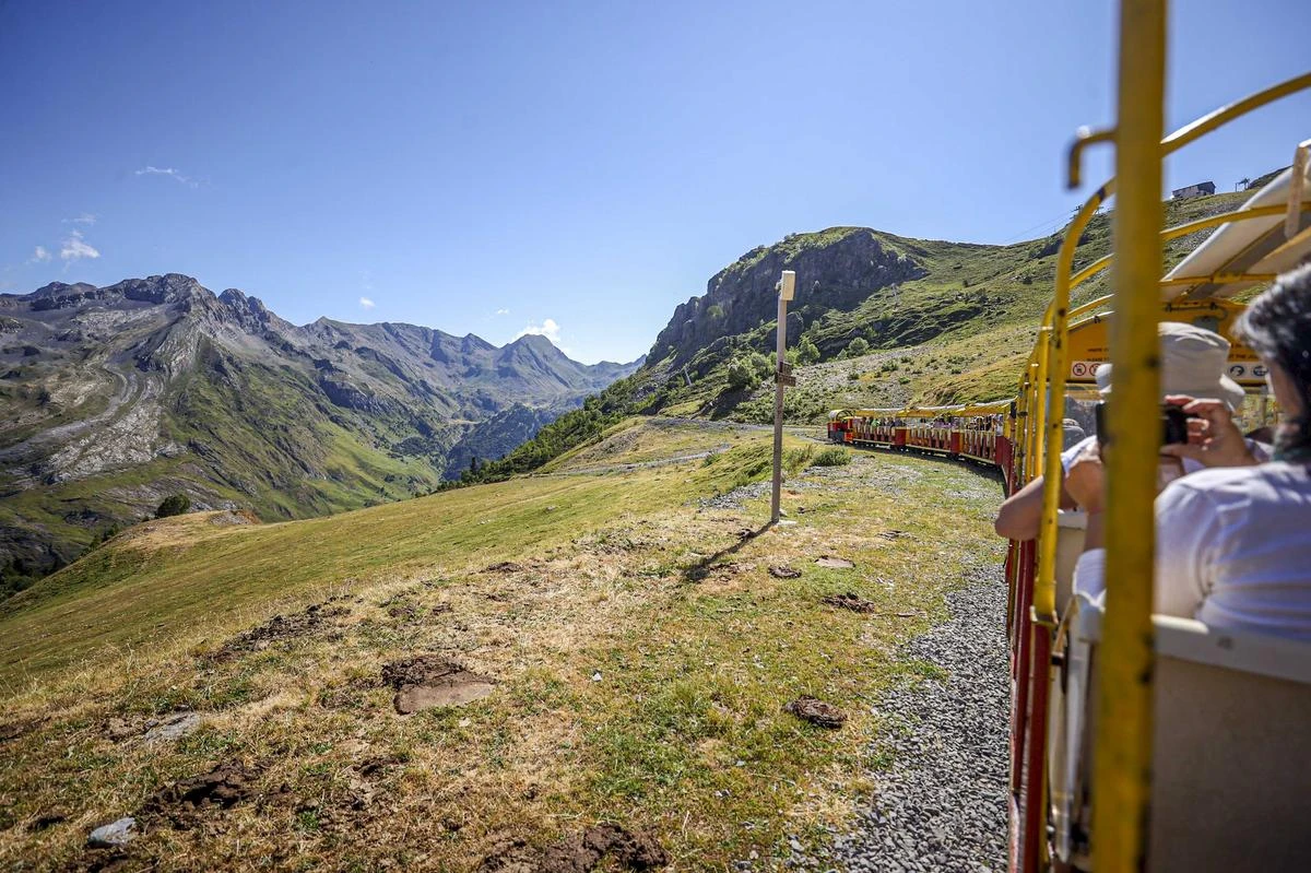 « Bienvenue dans le plus haut train touristique d’Europe ». Artouste, le train des sommets