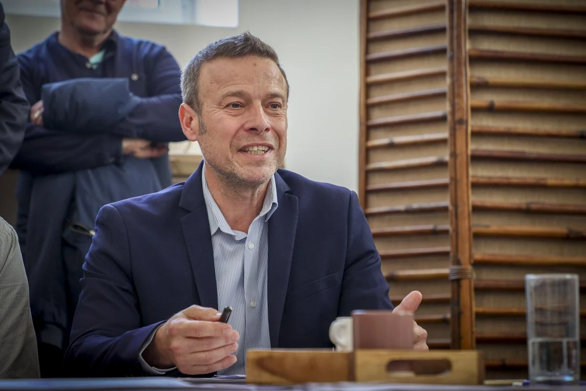 Jean-François Maison et Anne-Marie Batcabe désignés chefs de file de Place publique pour les municipales à Pau