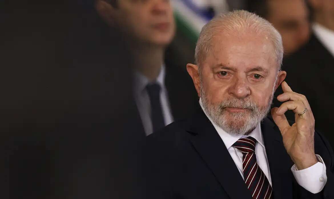 Lula convoca reuniÃ£o extraordinÃ¡ria para discutir tensÃ£o com a Venezuela