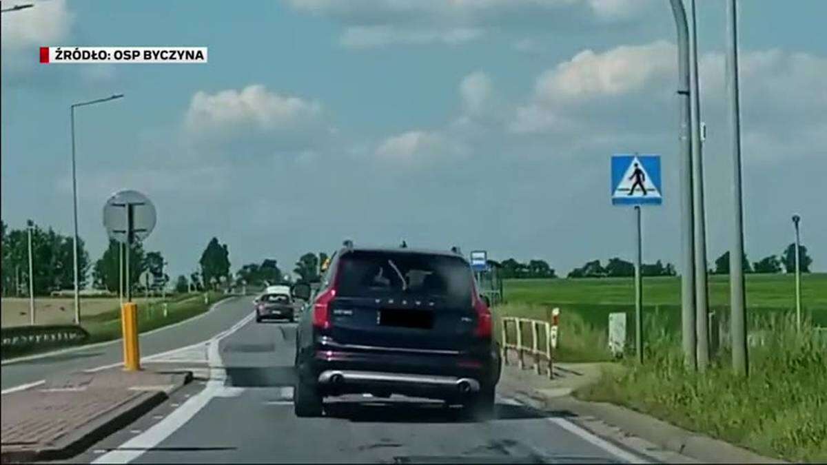 Była tak pijana, że nie zauważyła, że jej auto jedzie na samych felgach