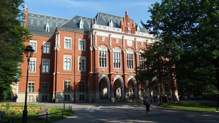 Jaka polska uczelnia jest najlepsza? Wyniki XXII Rankingu Szkół Wyższych Perspektywy 2021