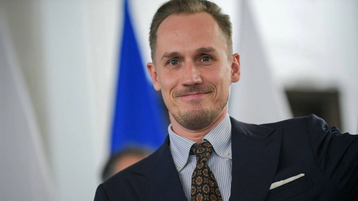 Solarium w pizzerii ze środków z KPO? Właścicielka pozwie posła Konfederacji